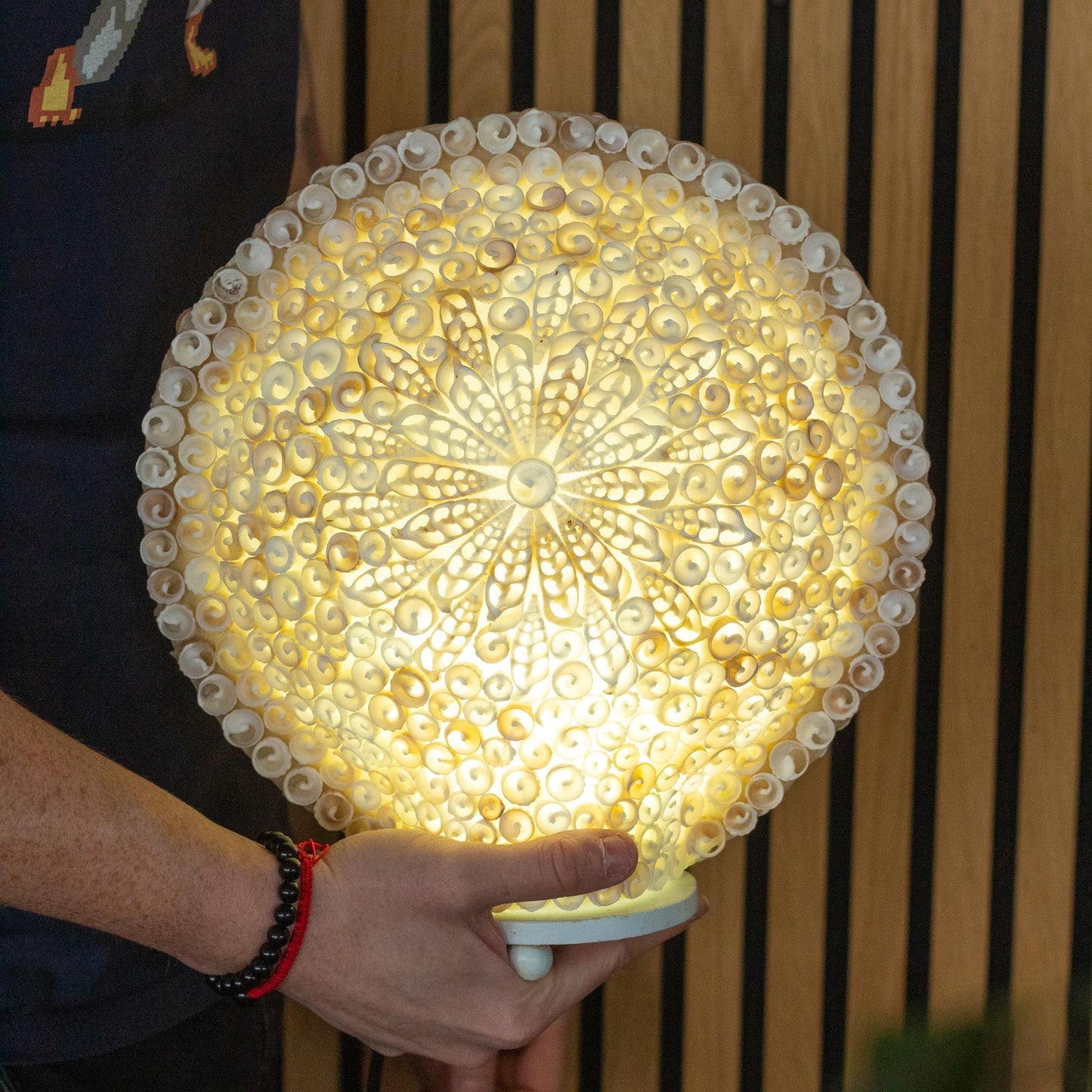 Boho Muschel-Lampe 'Cut Art Shell' - Handgefertigte Deckenlampe mit Naturmotiv, 30cm