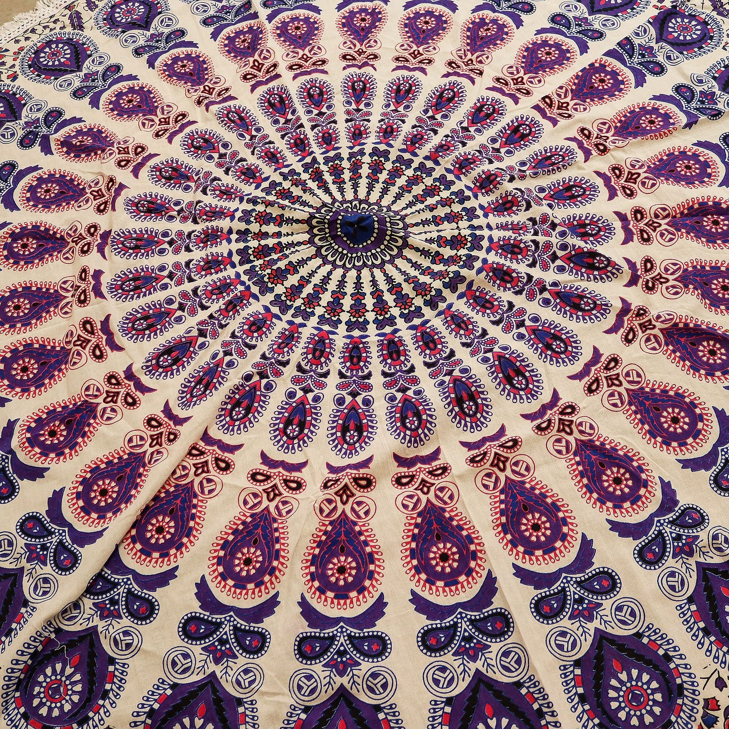 Baumwoll-Mandala 'Pfauenrad' - Rundes Wandbild in Purpur & Rosa (130 cm)