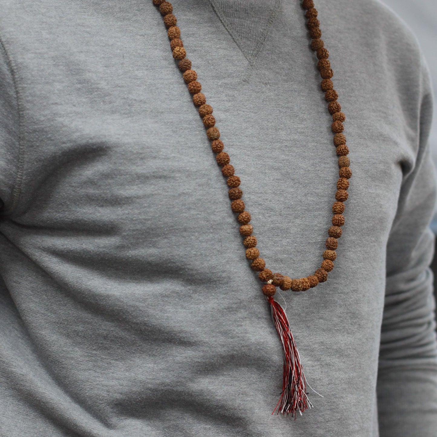 Mala-Kette mit 108 Rudraksha-Perlen – Handgefertigt für Meditation & Achtsamkeit