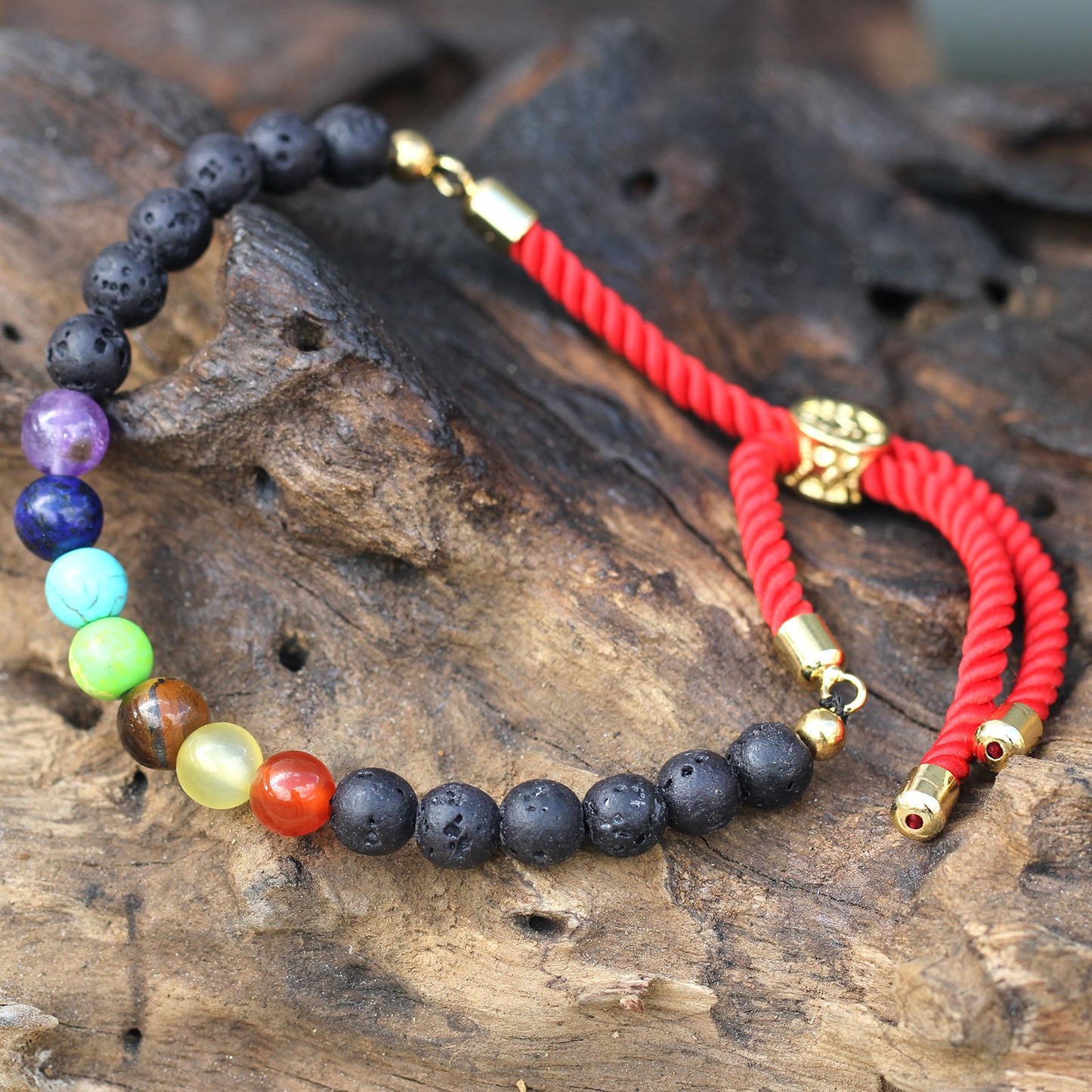 Chakra-Armband aus Lava-Stein mit 18K Gold-Schiebeverschluss