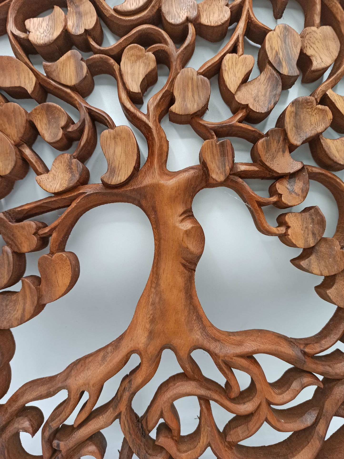 Lebensbaum der Liebe – Handgeschnitztes Wandbild aus Suar-Holz, 40 cm