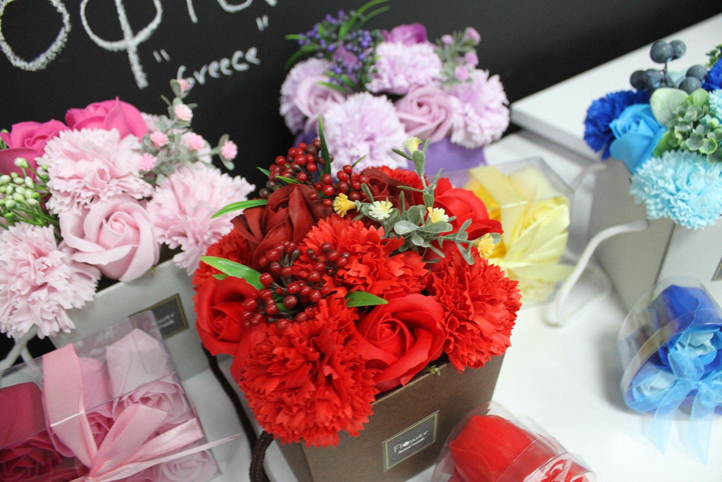 Luxus Seifenblumen Bouquet in Rosa & Nelke – Handgefertigte Badeblüten