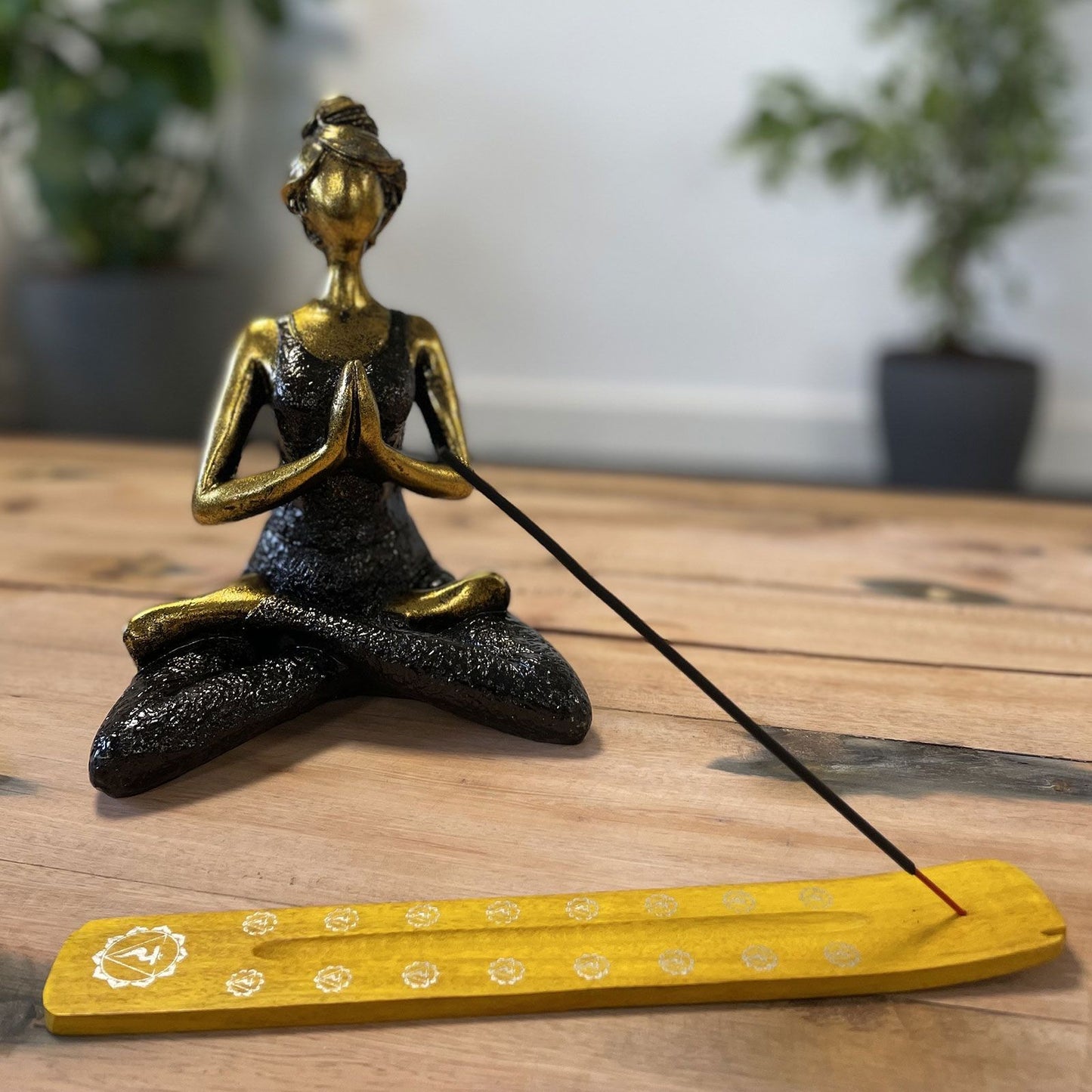 Set mit 7 Räucherhaltern aus Mangoholz – Chakra Designs für Aroma & Meditation