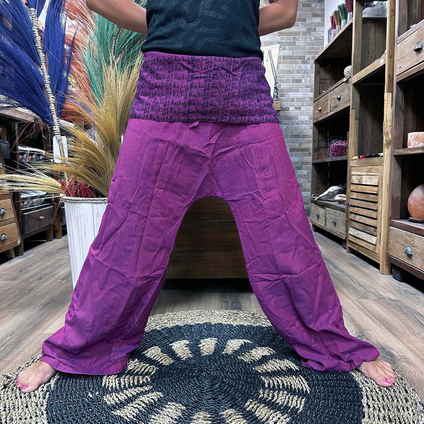 Mantra-Mandala Yoga Hose in Lila - Weite Festivalhose aus Baumwolle