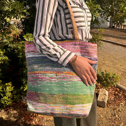 Recycelte Teppichtasche 'Shades of Dusk' – Ein Unikat in Abendfarben