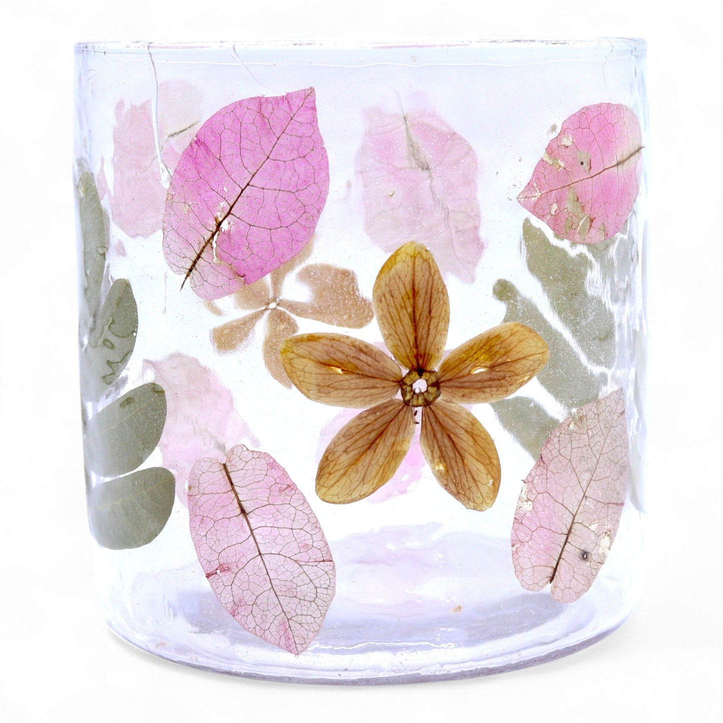 Kerzenständer aus recyceltem Glas mit echten Blüten