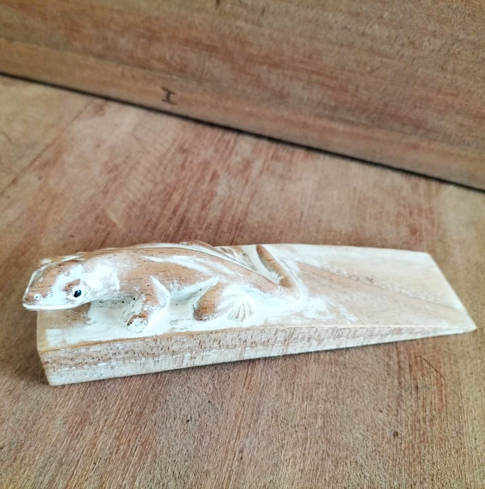 Handgeschnitzter Türstopper Gecko aus Mangoholz – Einzigartiges Dekor