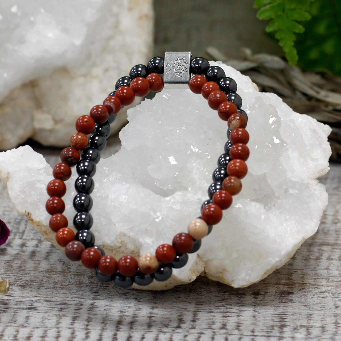 Magnetarmband aus Rotstein – Handgefertigtes Edelstein-Accessoire