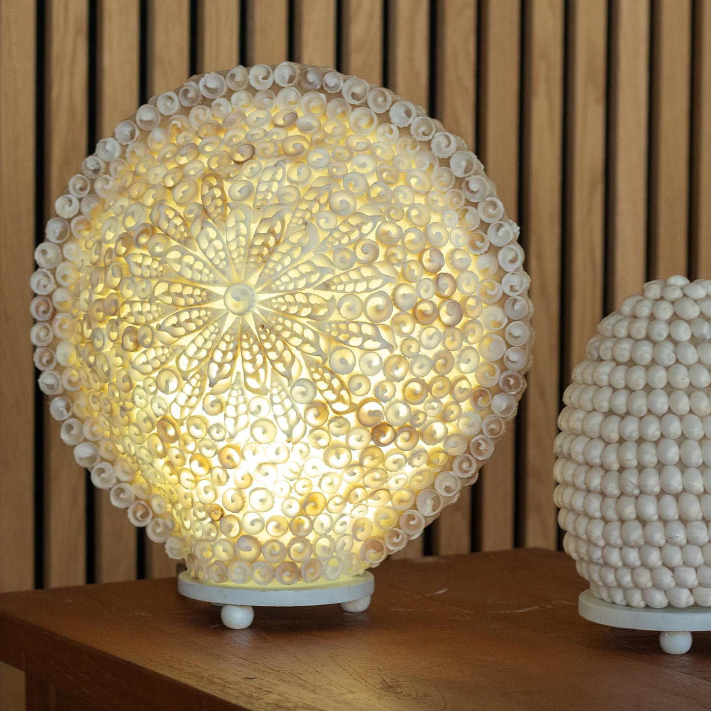 Boho Muschel-Lampe 'Cut Art Shell' - Handgefertigte Deckenlampe mit Naturmotiv, 30cm