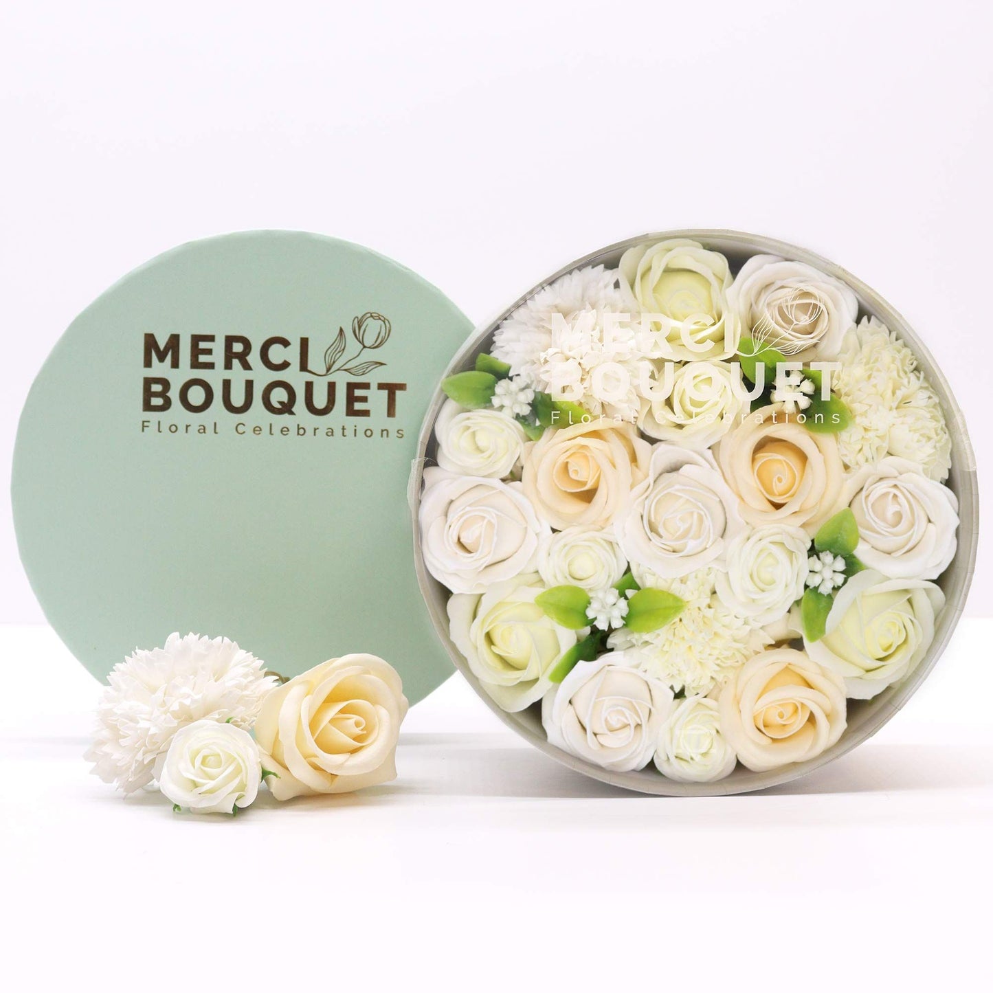 Seifenblumen-Arrangement 'Hochzeitssegen' in Weiß & Elfenbein – Premium Rundbox