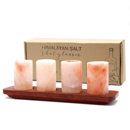 Set mit 4 Shotgläsern aus Himalaya-Salz & Servierbrett aus Holz