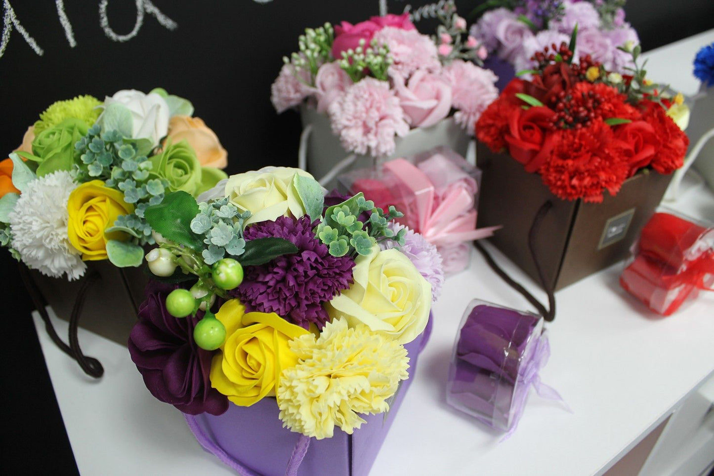 Luxus Seifenblumen Bouquet in Rosa & Nelke – Handgefertigte Badeblüten