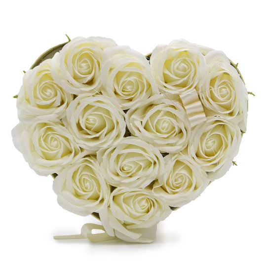 Seifenrosen-Herz Arrangement - 13 cremefarbene Blüten aus pflegender Seife