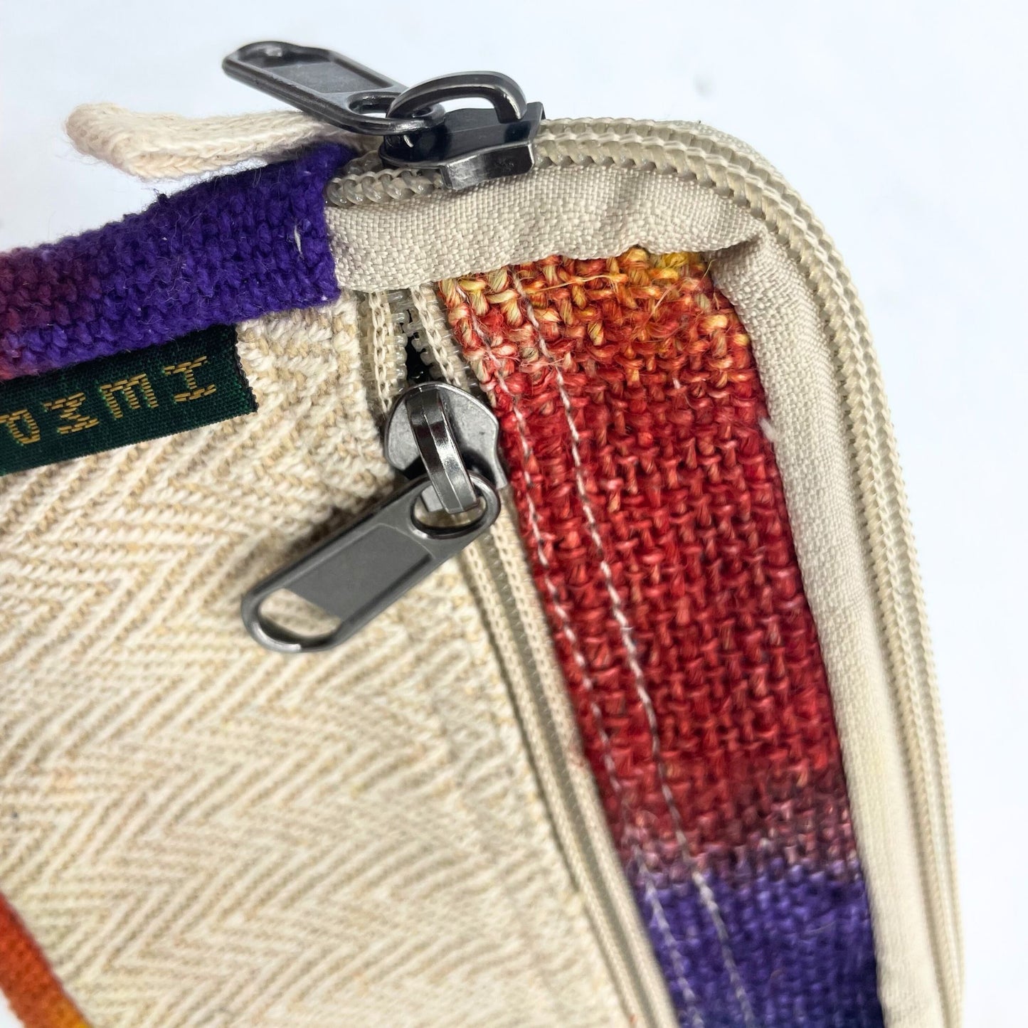 Hanf Tasche im Tie-Dye Look – Viereckige Kosmetiktasche aus Nepal