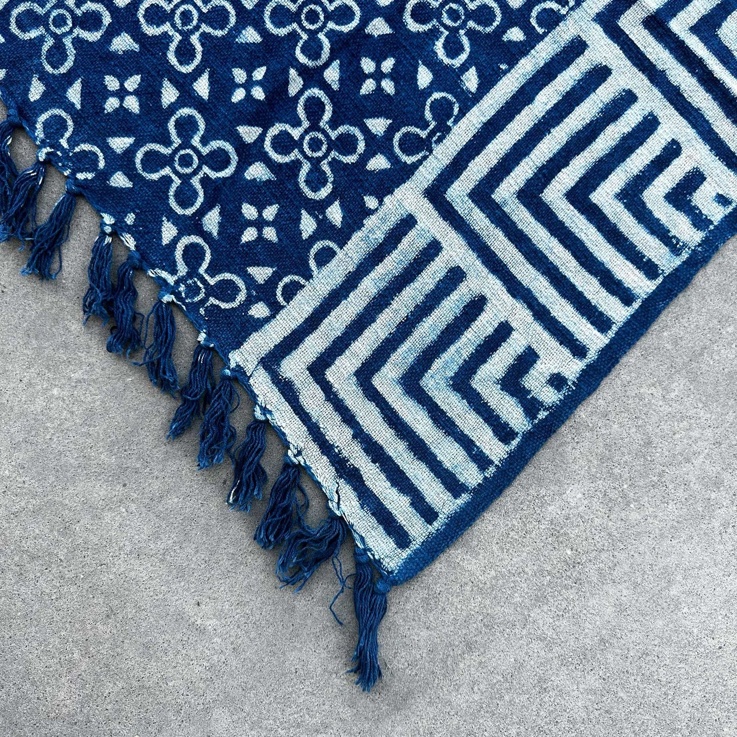 Kasba Tiles Indigo-Decke – Handgewebtes Kunstwerk aus Naturindigo, 170 x 120 cm