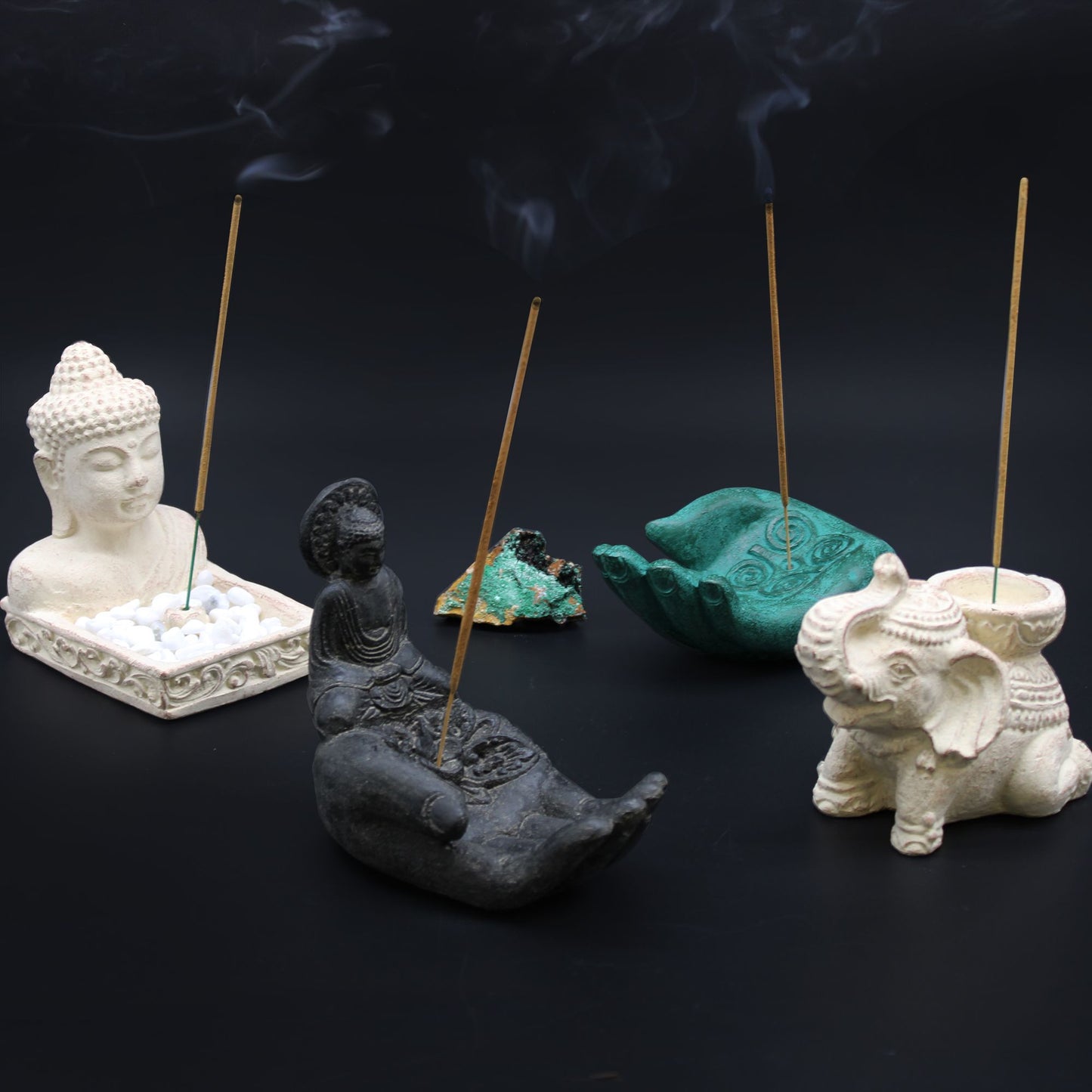 Buddha-Hand Räucherstäbchenhalter aus Beton - Schwarz