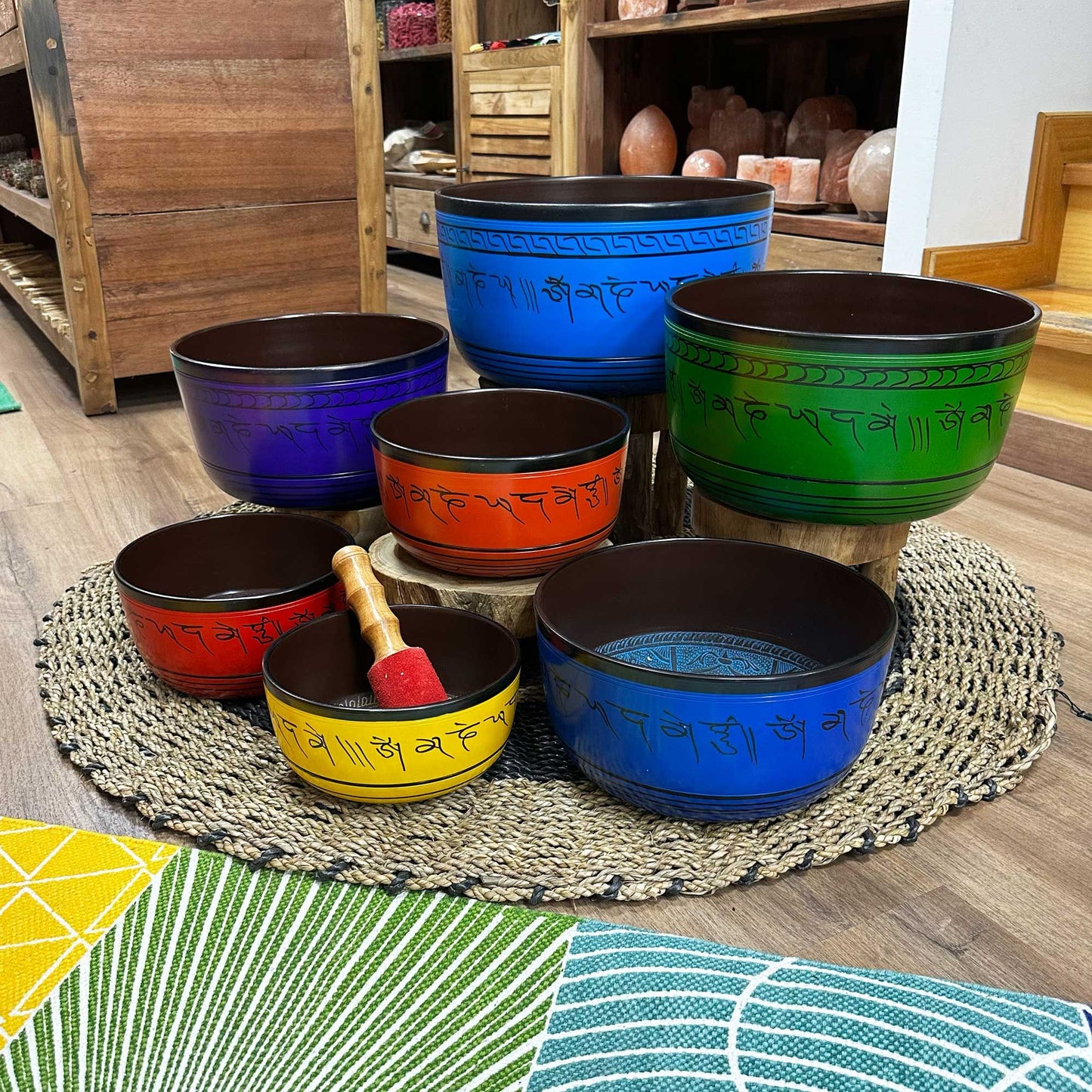 Handgefertigtes Chakra-Klangschalen-Set mit 7 Schalen (19,5-35 cm)