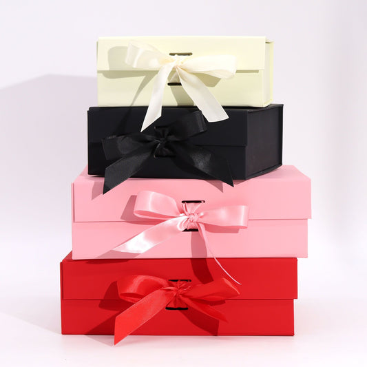 Faltbare Geschenkbox in Zartrosa mit elegantem Schleifenverschluss