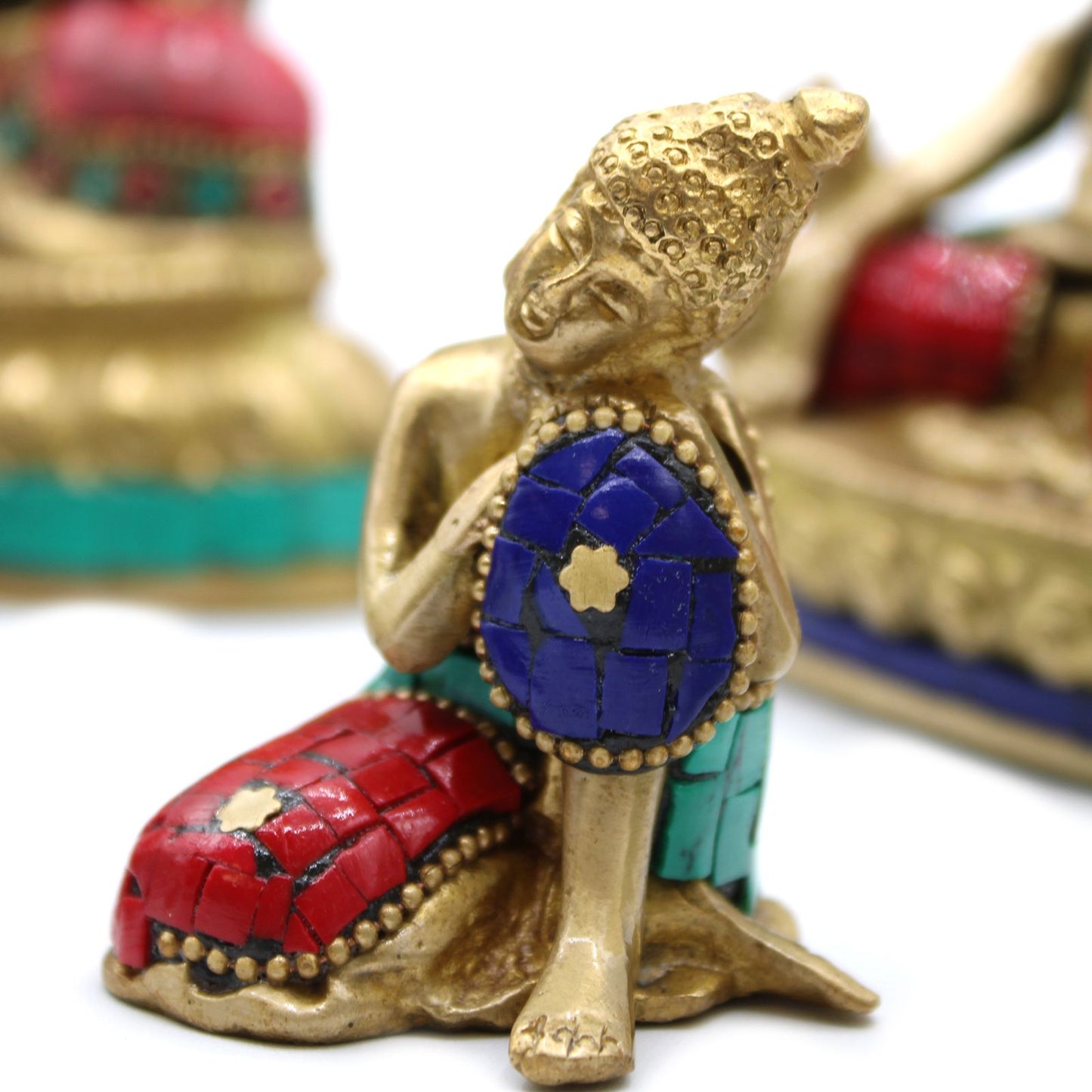 Messing-Buddha 'Der Denker' 6,5 cm - Handgefertigte Figur mit Howlit-Einlagen