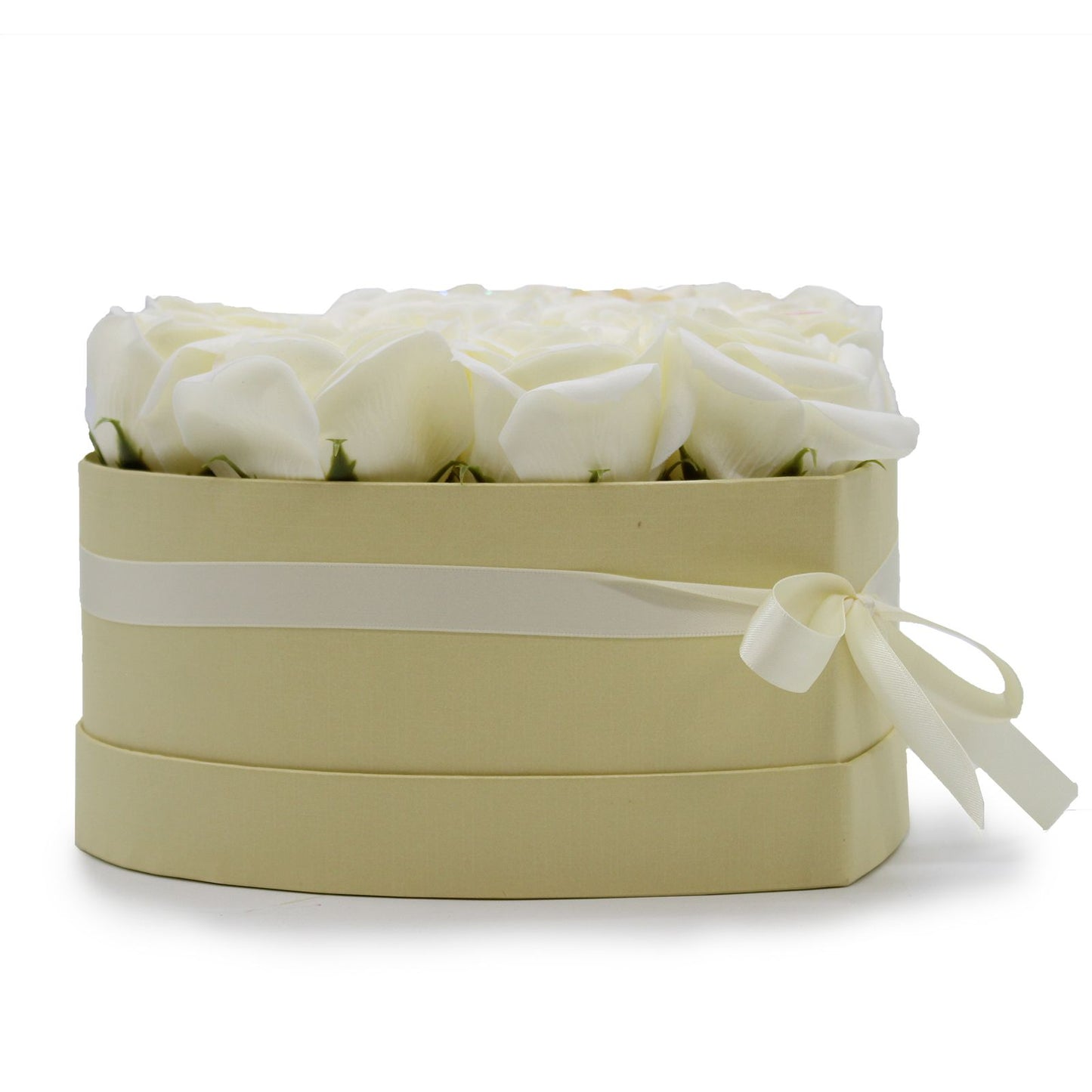 Seifenrosen-Herz Arrangement - 13 cremefarbene Blüten aus pflegender Seife