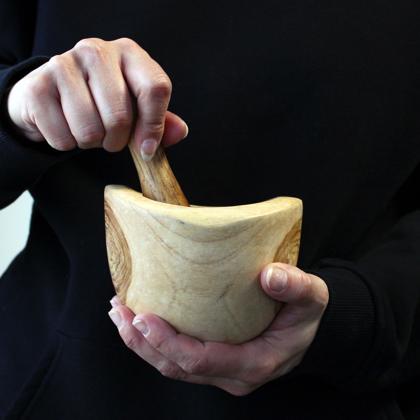 Mörser aus Teakholz Medium – Handgefertigt mit ergonomischem Stößel