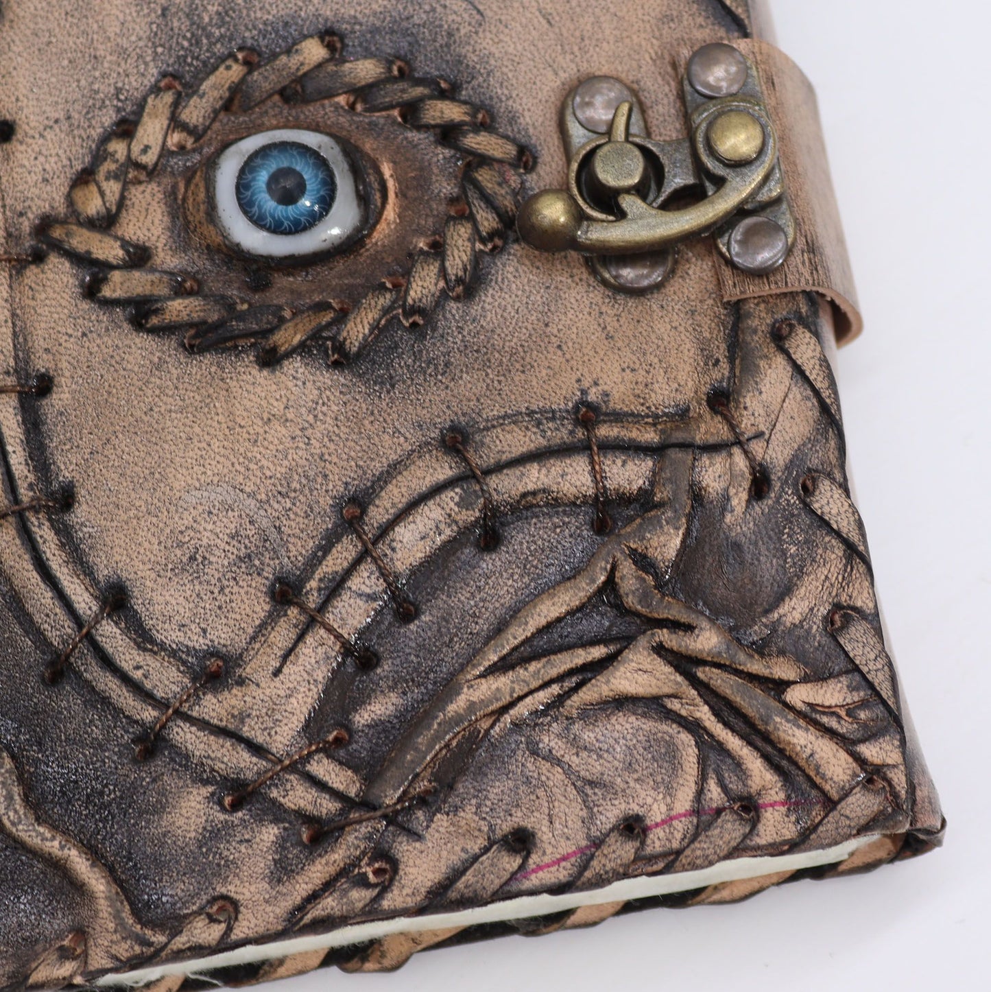 Ledernotizbuch Mystic Eye – Handgefertigt mit Büttenrand, 17 x 12,5 cm