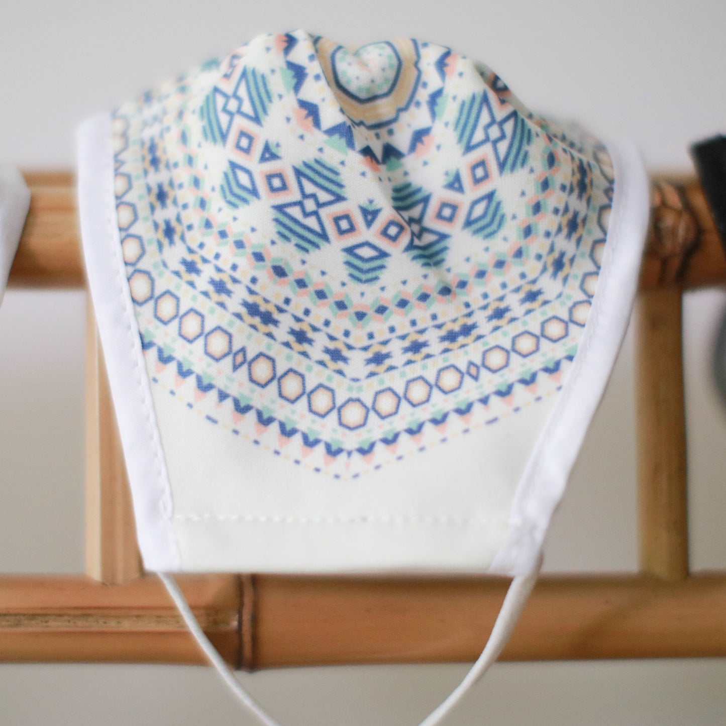 Aztec Tribal Design - Wiederverwendbare Alltagsmaske für Erwachsene mit Filter