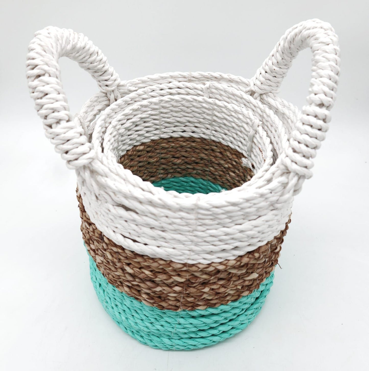 Set aus 3 handgeflochtenen Seegras-Körben in Grün, Natur und Weiß