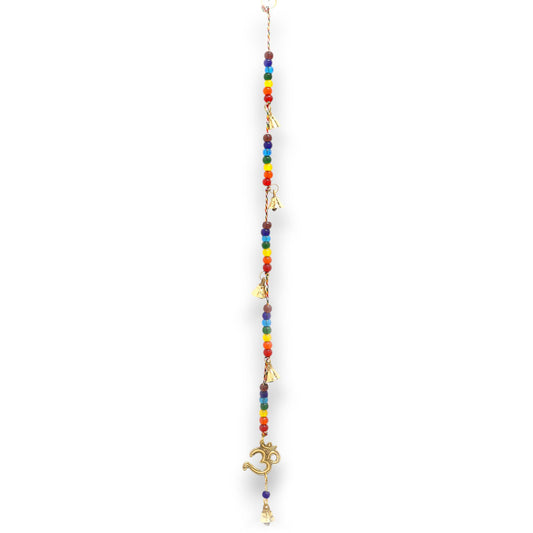 Handgefertigtes Windspiel mit OM-Symbol und Chakra-Perlen - 53 cm aus Messing