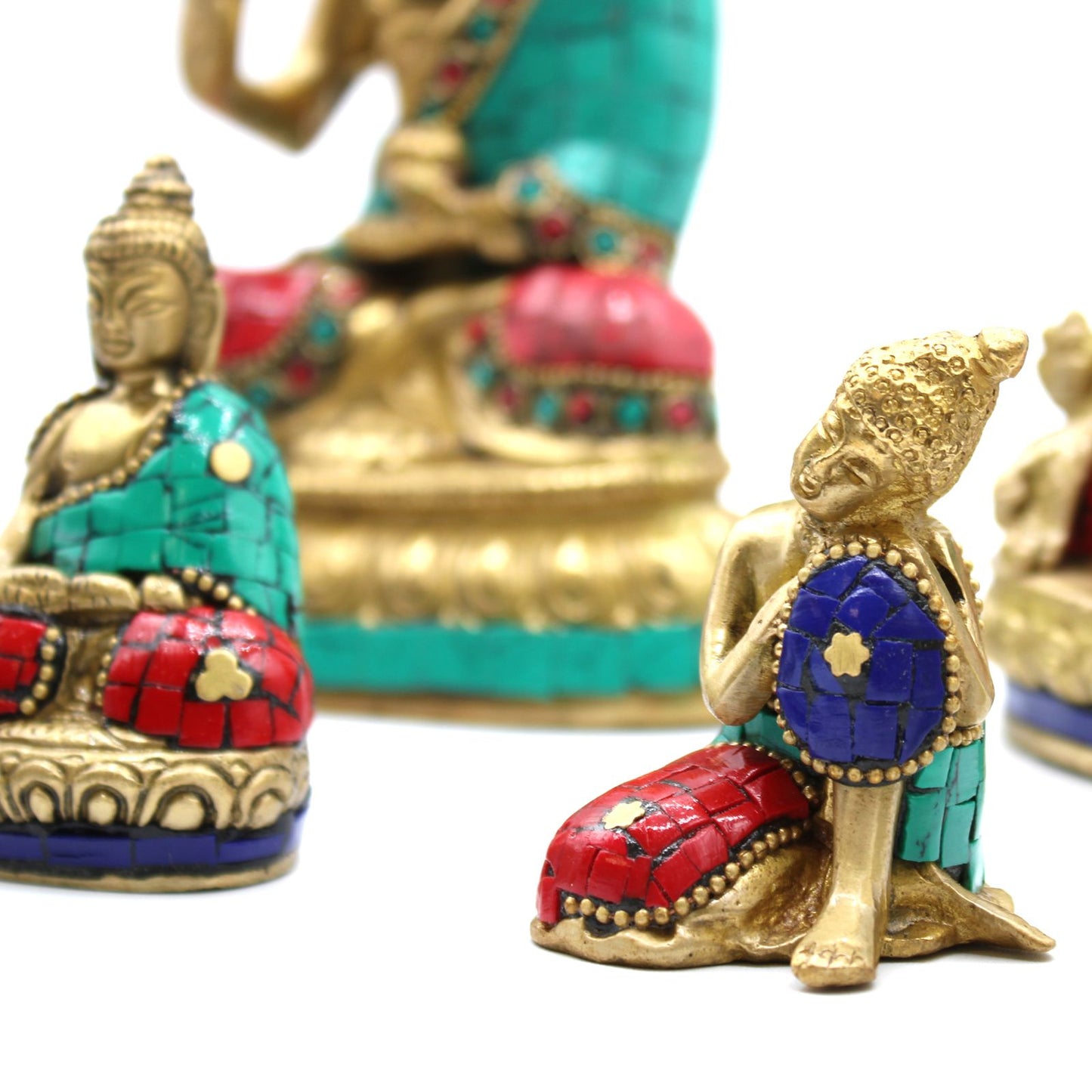Messing-Buddha 'Der Denker' 6,5 cm - Handgefertigte Figur mit Howlit-Einlagen