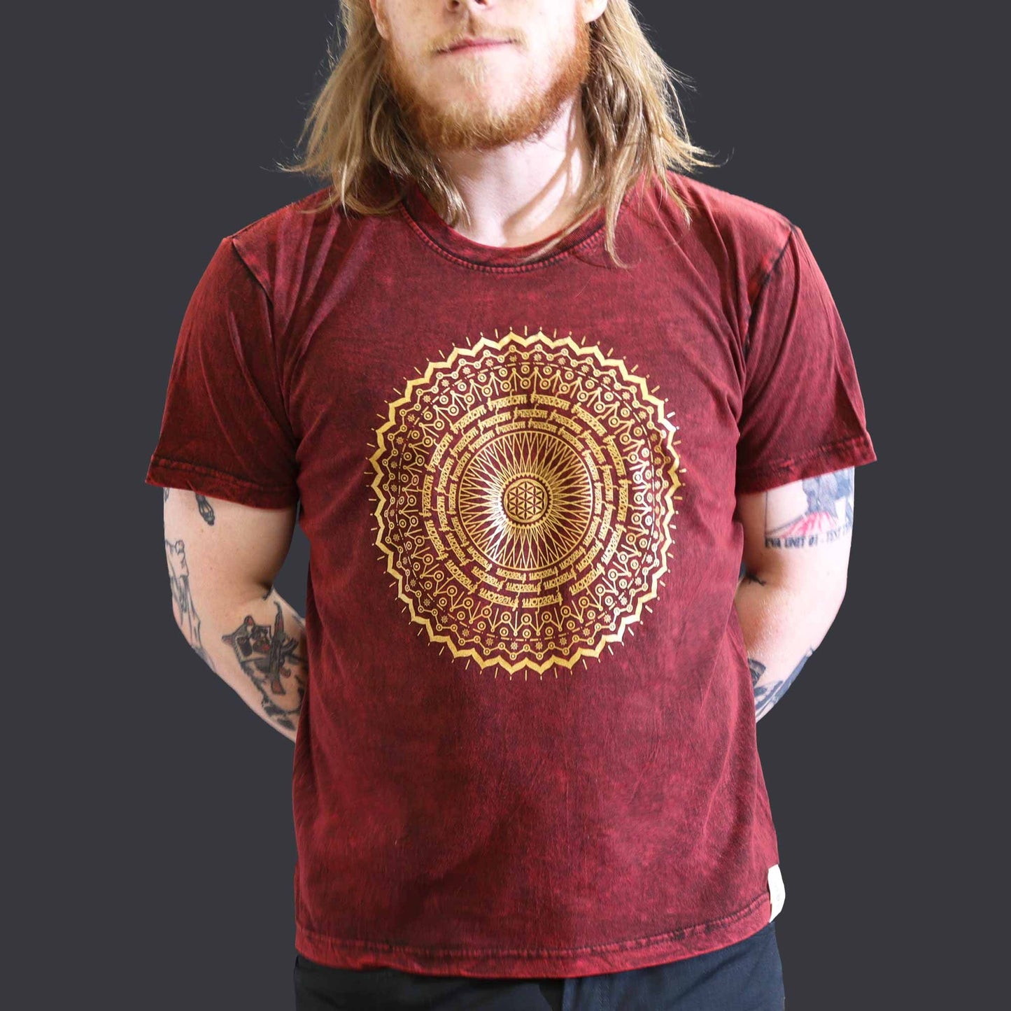 Unisex Premium T-Shirt 'Mandala' in Maroon – Doppelt Stein-gewaschen