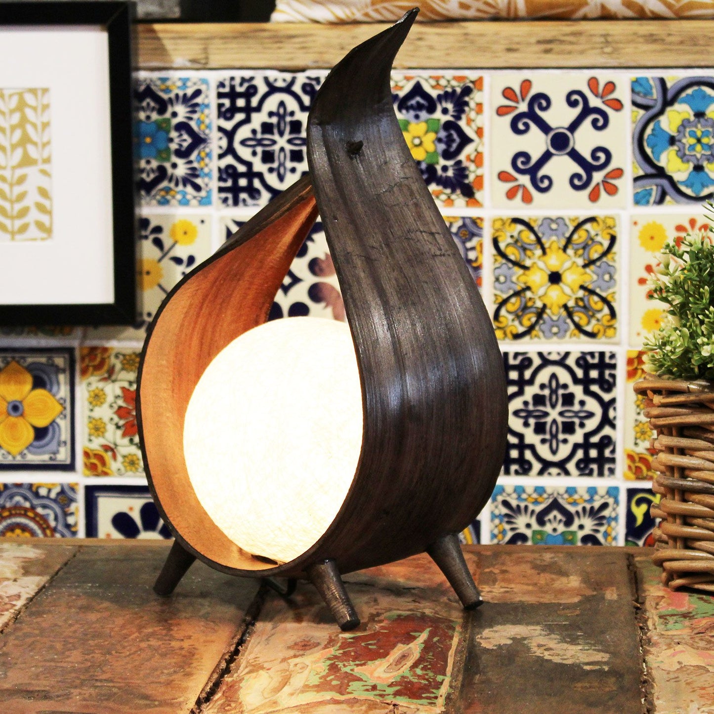 Tischlampe 'Chocolate Wrapover Twist' aus natürlichem Kokosblatt