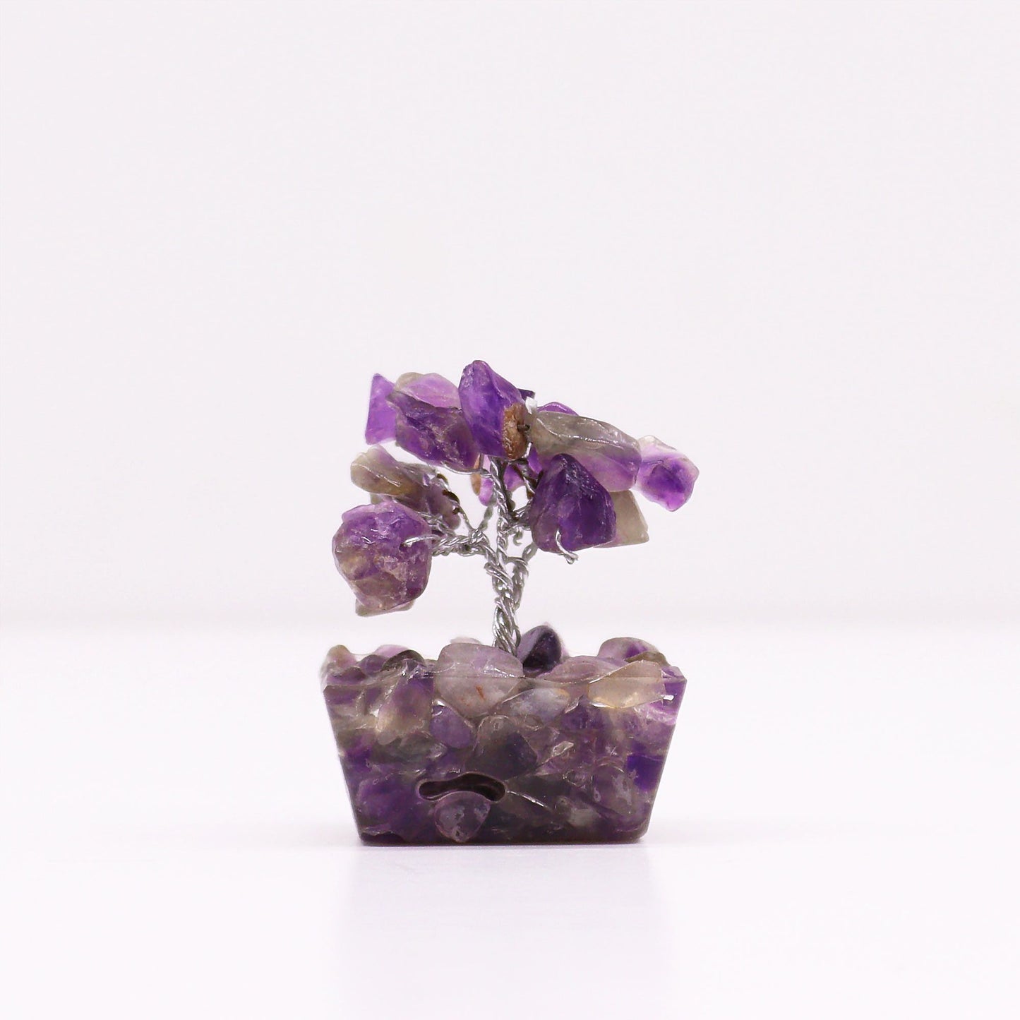 Mini-Edelsteinbaum Amethyst auf Orgonit-Basis – Handgefertigte Deko mit 15 Steinen