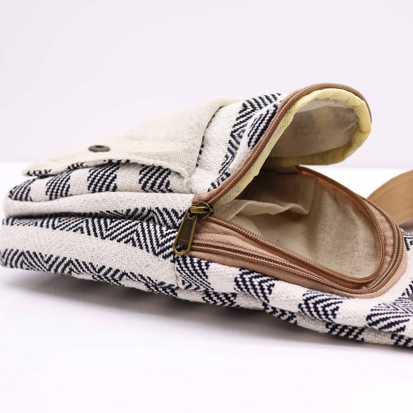 Umhängetasche Natural Cotton in Schwarz-Weiß – Nachhaltig & praktisch