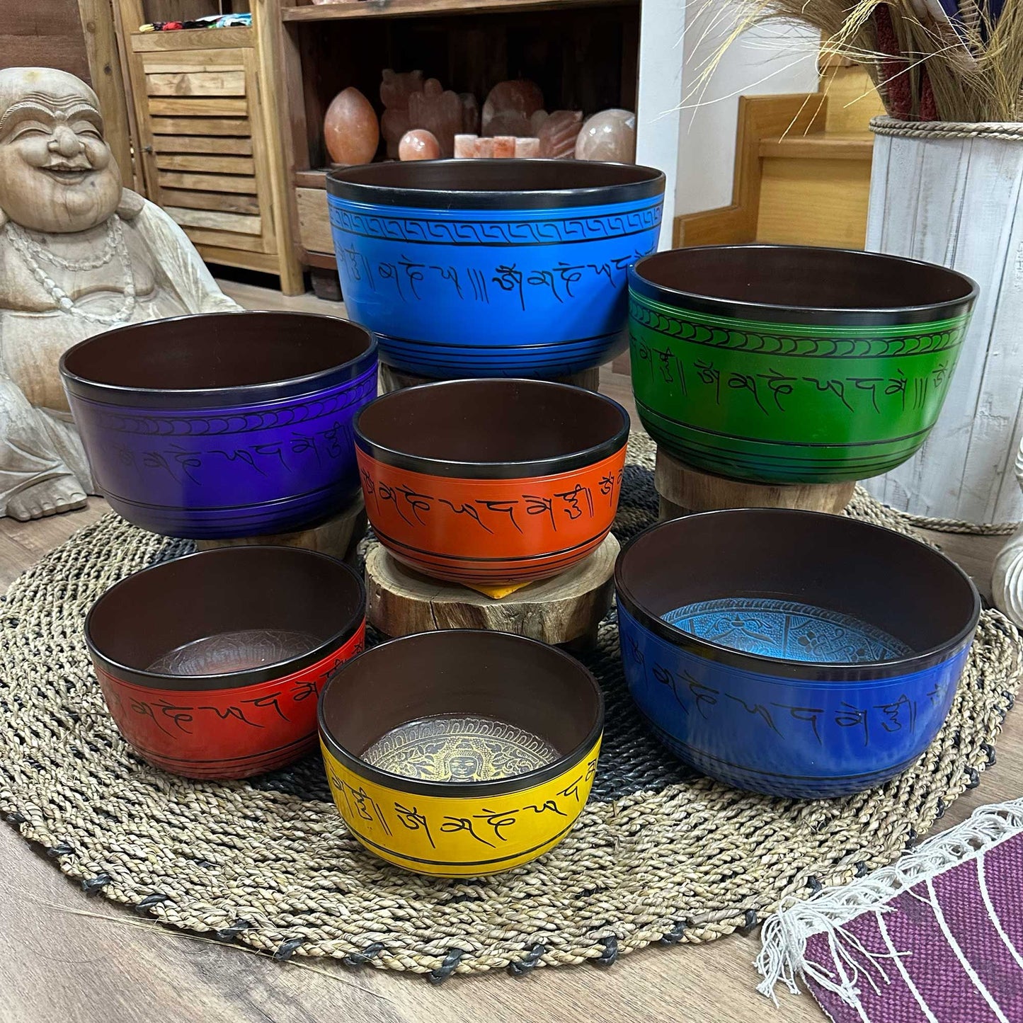 Handgefertigtes Chakra-Klangschalen-Set mit 7 Schalen (19,5-35 cm)