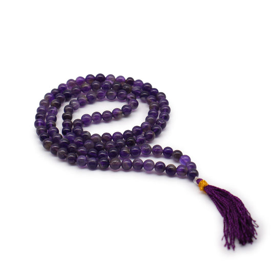 Handgefertigte Amethyst-Mala mit 108 Perlen – Meditationskette & spiritueller Begleiter
