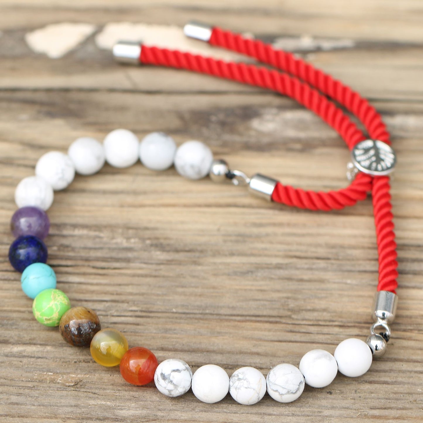Chakra-Armband aus weißem Howlit mit königsroter Schnur und Silberverschluss