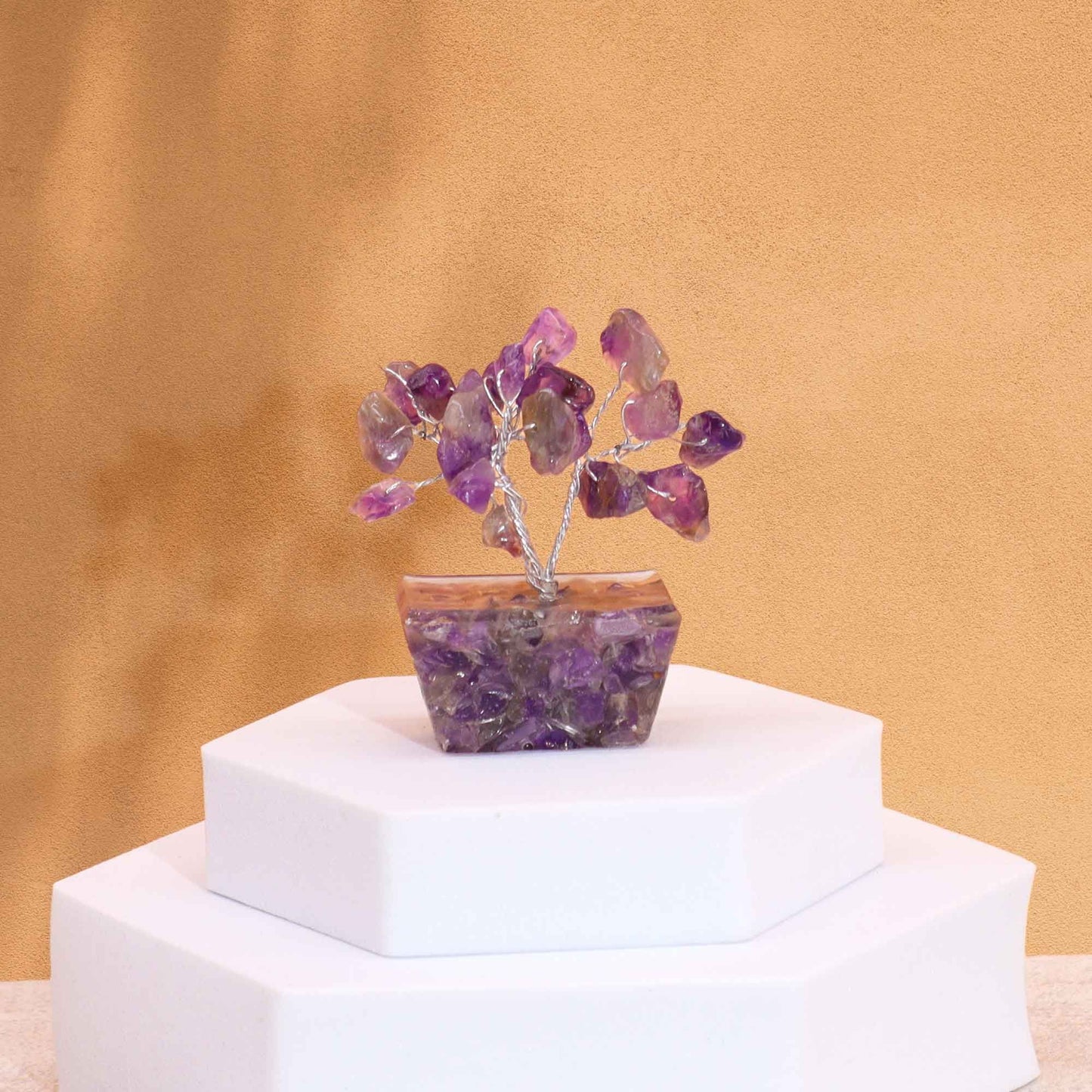 Mini-Edelsteinbaum Amethyst auf Orgonit-Basis – Handgefertigte Deko mit 15 Steinen
