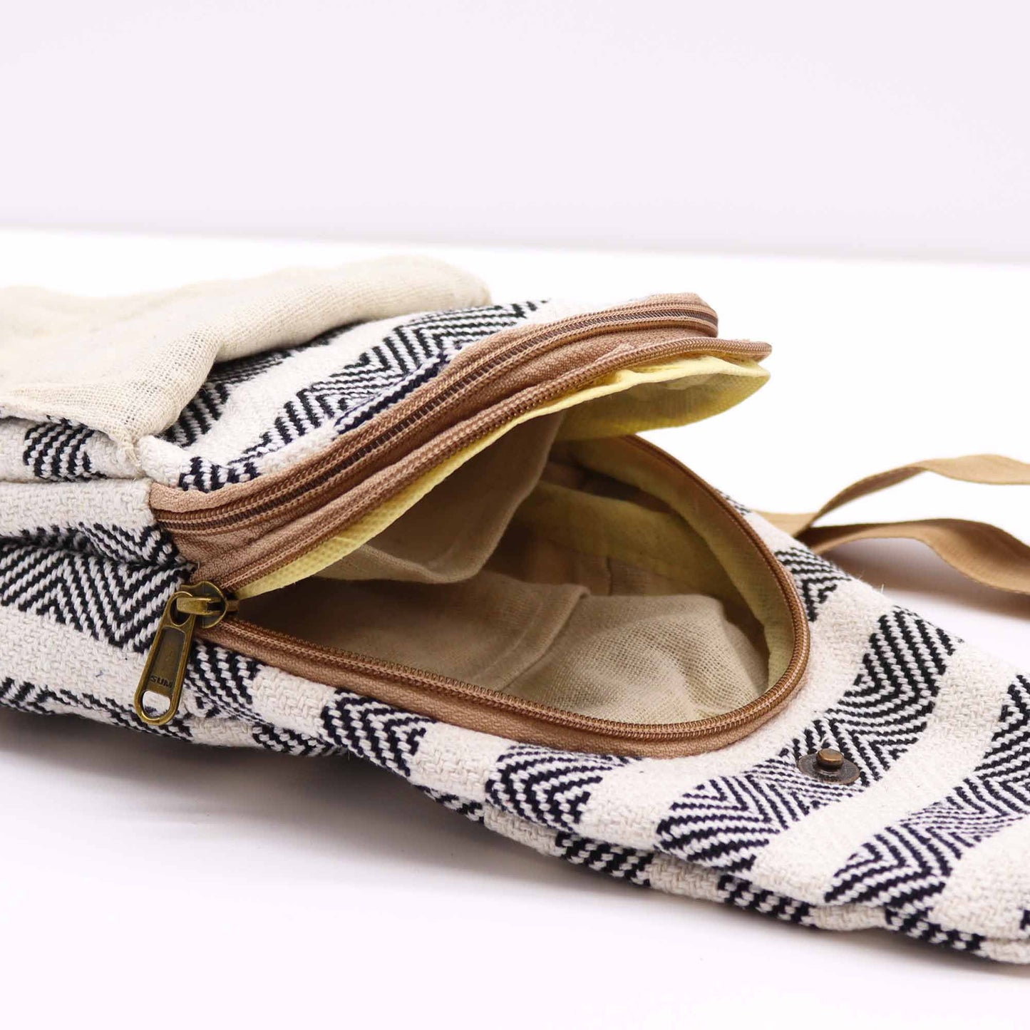 Umhängetasche Natural Cotton in Schwarz-Weiß – Nachhaltig & praktisch