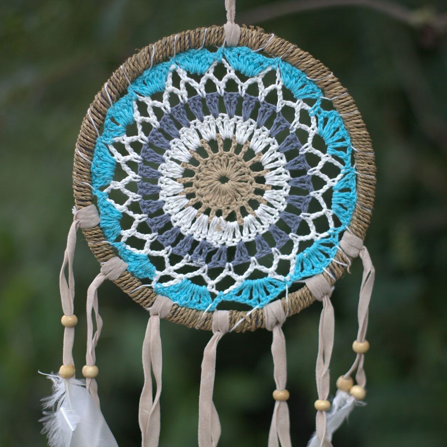 Set mit 6 handgeknüpften Traumfängern in Pastellblau, 16cm – mit Naturfedern aus Bali