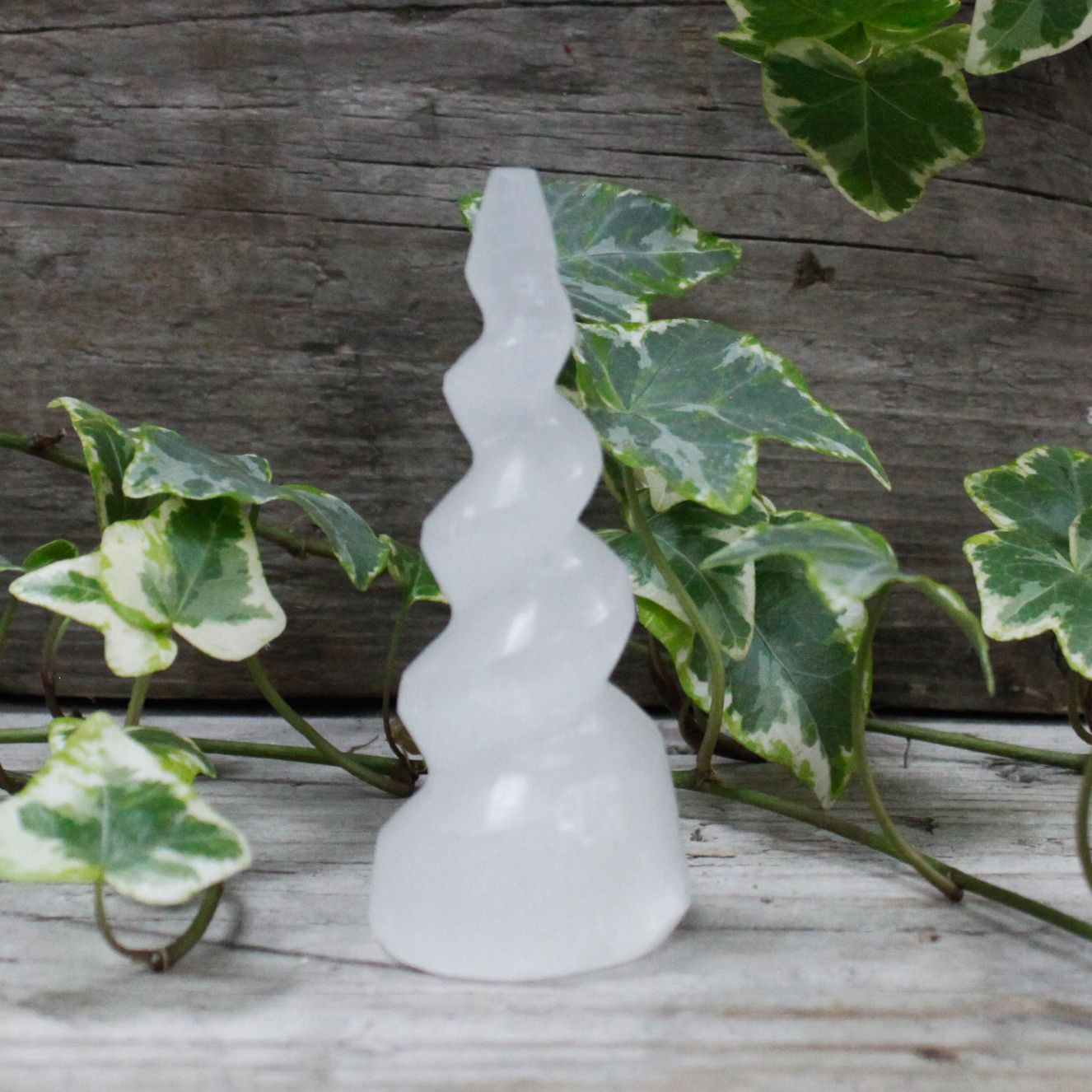 Selenit-Turm in Spiralform – Handgearbeitete Skulptur 10 cm
