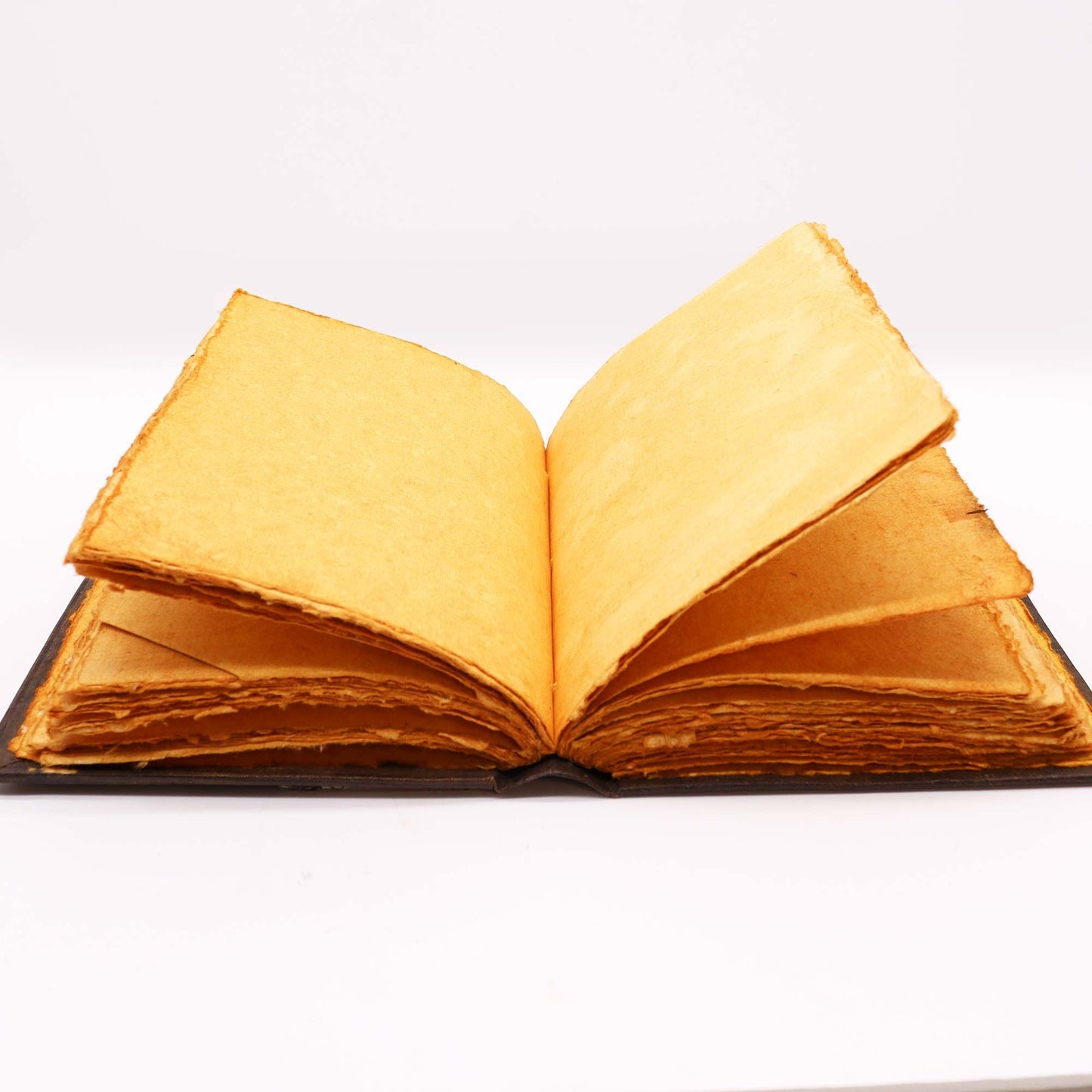 Notizbuch aus Leder in Braun-Beige mit Dreifachmond-Dekor – 200 Seiten Büttenpapier
