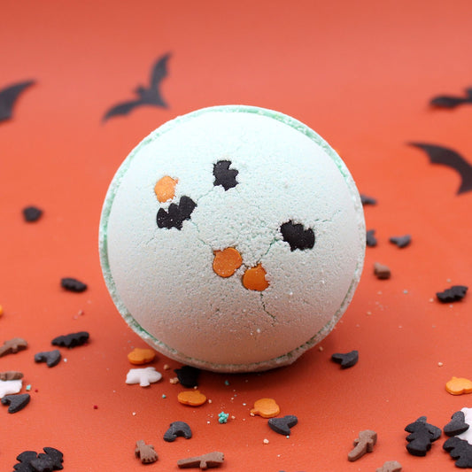Halloween Badebombe Kokos-Limette – Handgefertigte Entspannung
