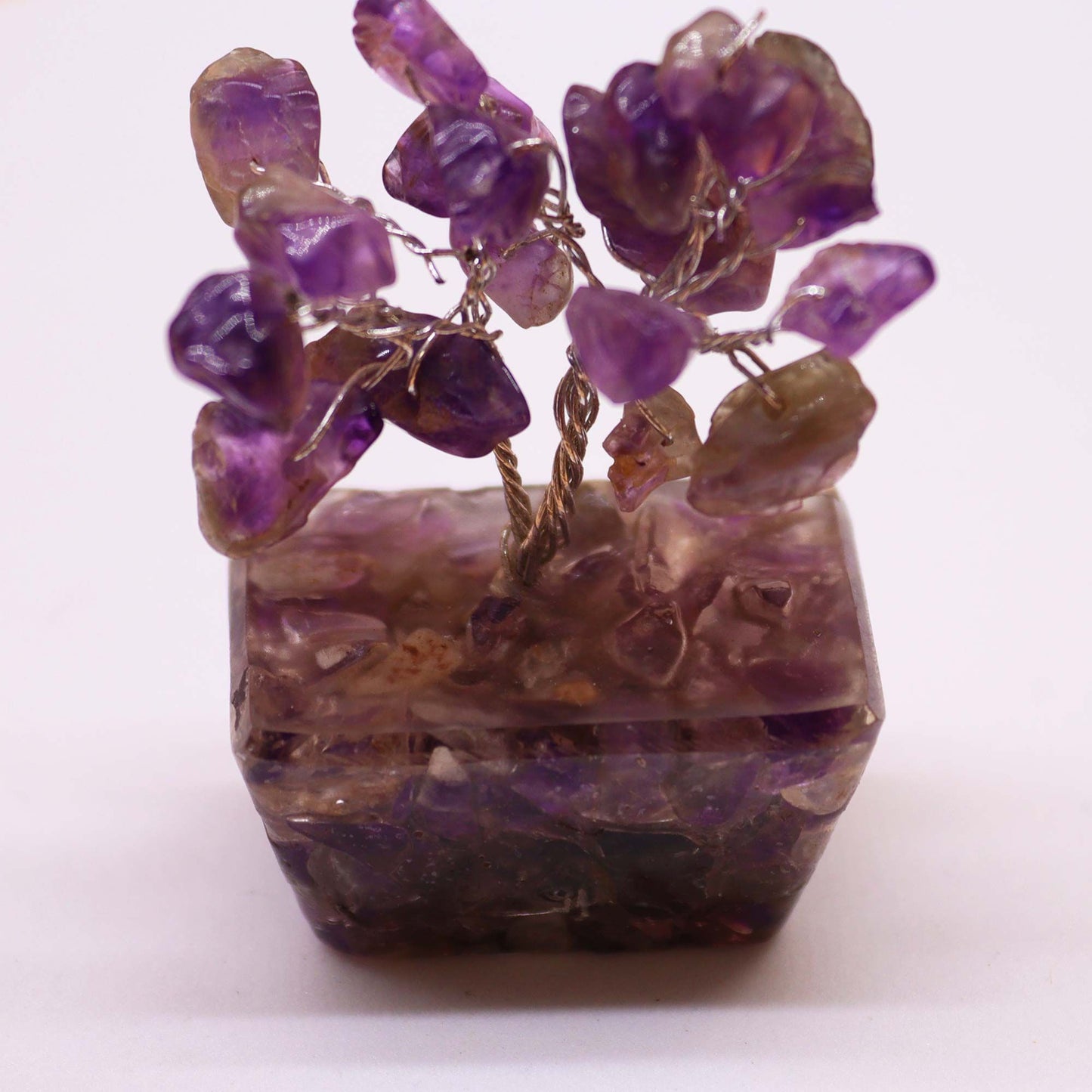Mini-Edelsteinbaum Amethyst auf Orgonit-Basis – Handgefertigte Deko mit 15 Steinen