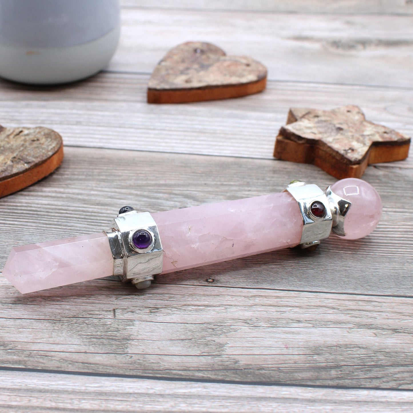 Handgefertigter Rosenquarz Energie-Stab in Sechskantform – 12 cm mit Silberakzent