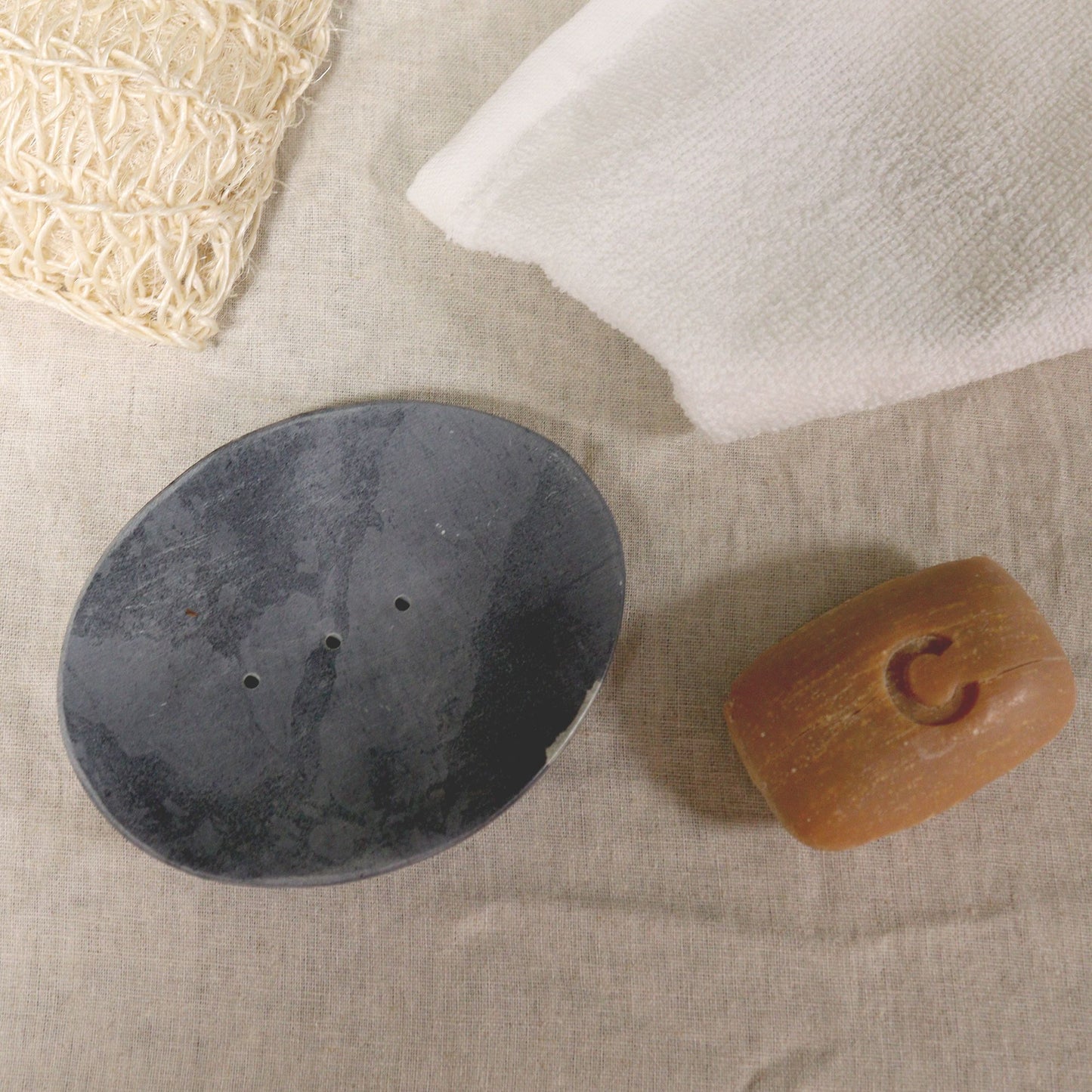 Seifenschale aus grauem Speckstein, oval – Naturstein für Bad & Wellness
