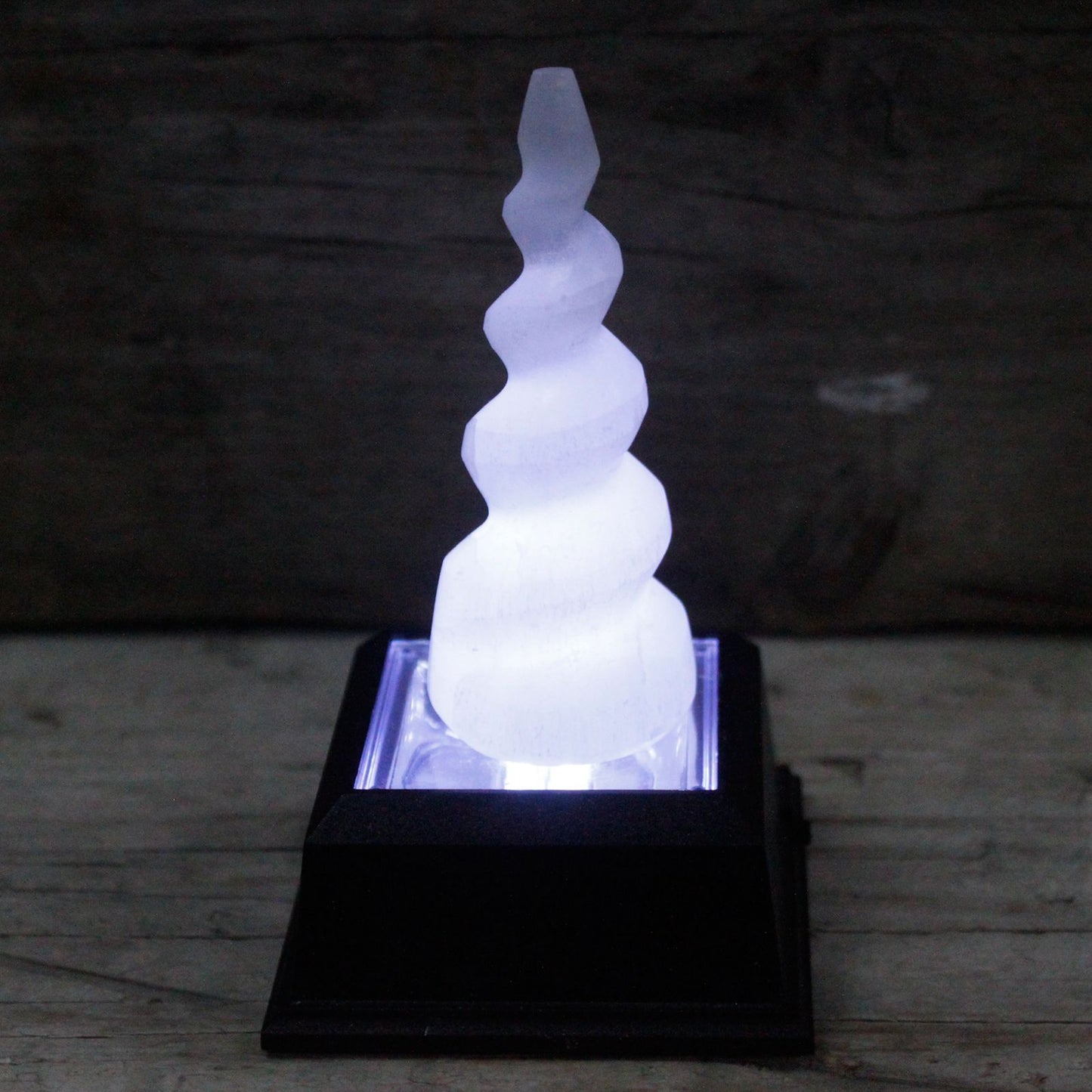 Selenit-Turm in Spiralform – Handgearbeitete Skulptur 10 cm