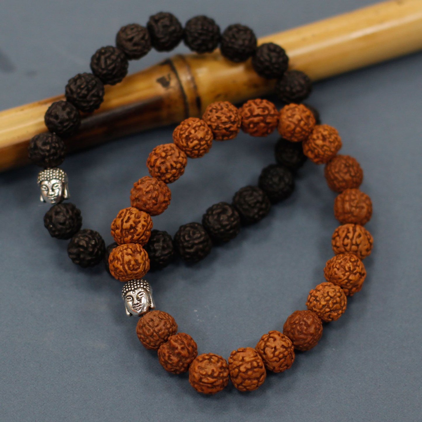 Bangle Mala aus dunklen Rudraksha-Perlen – 108er Japa-Rosenkranz