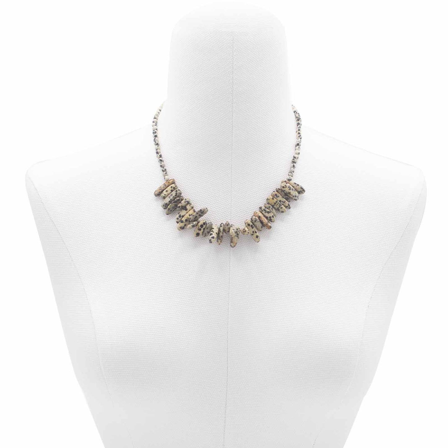 Langstein-Kette aus Dalmatiner-Jaspis mit Silberbeschichtung