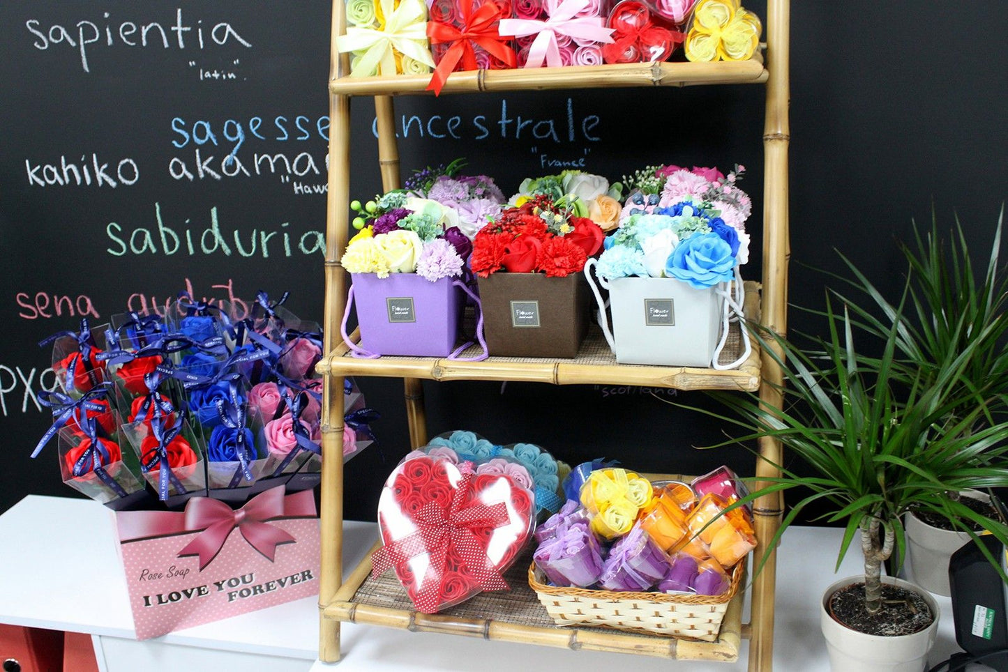 Seifenrosen-Bouquet Azurblau – 24 handgefertigte Blüten für ein luxuriöses Bad